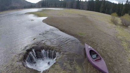 Ce mystérieux lac disparaît chaque année au printemps