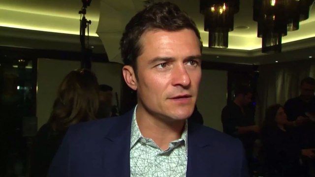 Auf offenem Meer: Orlando Bloom paddelt mit Weißem Hai