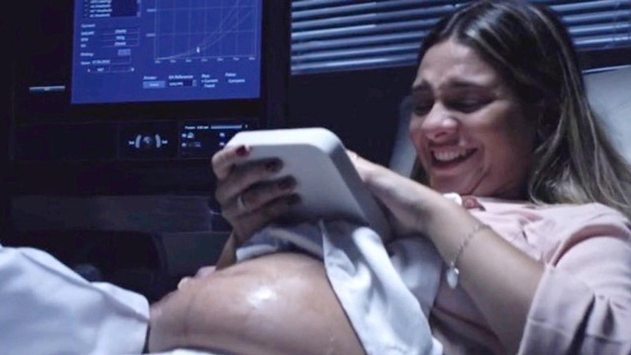 Une future maman aveugle voit l'échographie de...