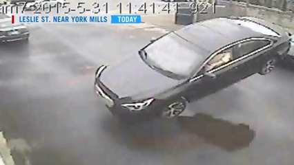 Il fait planer sa voiture et l'explose en confondant les pédales !