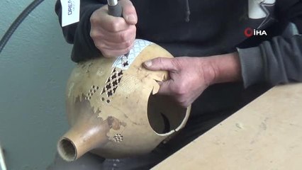 Su kabağını sanat eserine dönüştürüyor