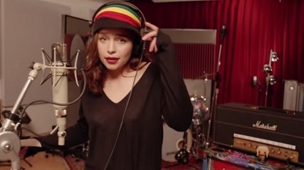 Game of Thrones : Emilia Clarke chante son personnage Daenerys façon reggae