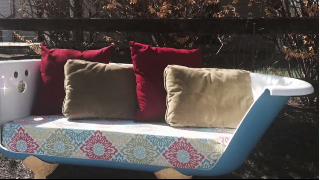 Ils transforment une simple baignoire en sofa très élégant. C'est totalement hallucinant !