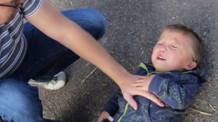 Le message que veut faire passer ce petit garçon est bouleversant