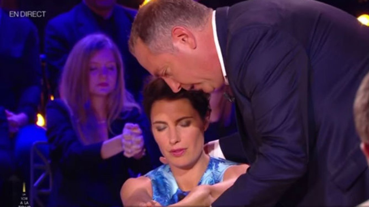 Messmer hypnotise Alessandra Sublet en direct !
