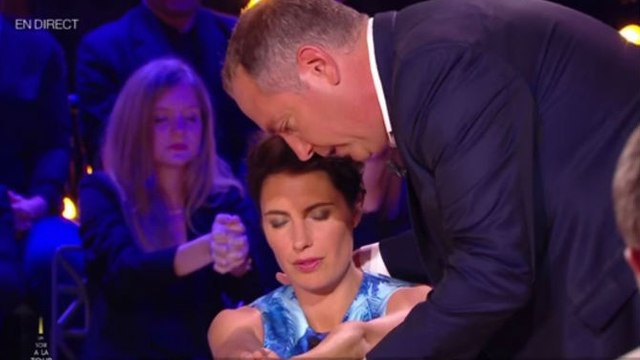 Messmer hypnotise Alessandra Sublet en direct !