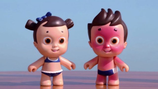 Une poupée qui prend des coups de soleil pour sensibiliser les enfants