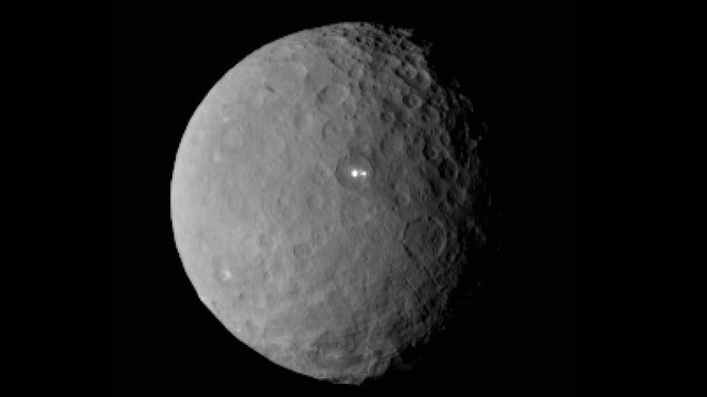La NASA découvre d'étranges lumières sur Cérès, la planète naine du système solaire
