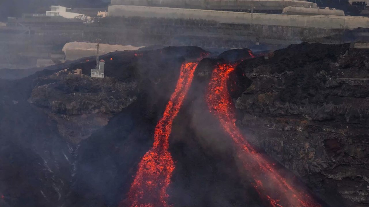 Katastrophengebiet ausgerufen: Lavastrom erreicht Küste von La Palma