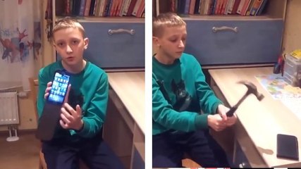 Il teste sa housse de smartphone incassable avec un marteau