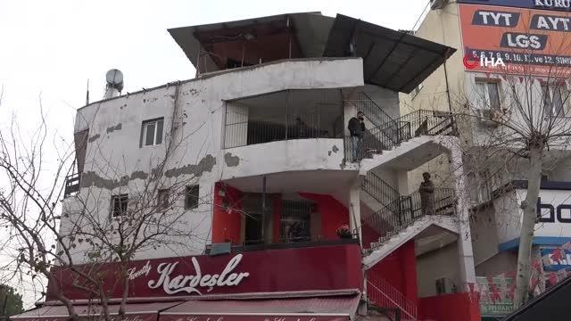 Anne kızın katilinin bulunması için özel harekat polisi belirlenen adreslere baskın yaptı