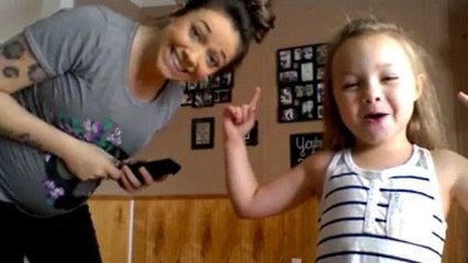 Une maman enceinte de 8 mois et sa fille vous feront danser !