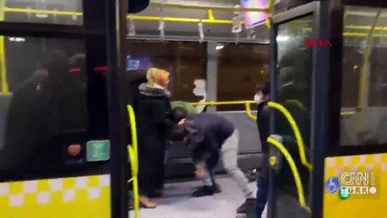 Metrobüste bıçaklı kavga