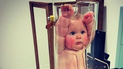 Un bébé dans une drôle de machine interpelle les internautes