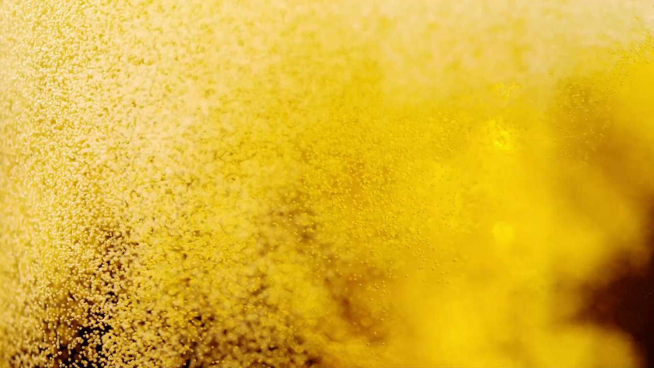 Bier-Bach: Wanderer entdeckt ein Rinnsal, das es in sich hat