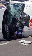 Devrilen TIR'ı yağmaladılar