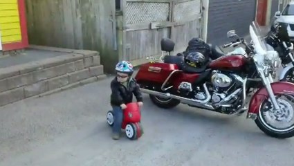 Un policier a donné une amende à ce garçon de 3 ans pour une raison hilarante