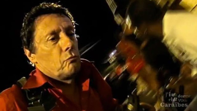 ''J'irai dormir chez vous'' : Antoine de Maximy se retrouve au coeur d'une fusillade