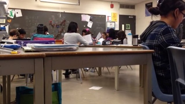 Les élèves de cette classe ont fait une blague hilarante à leur prof