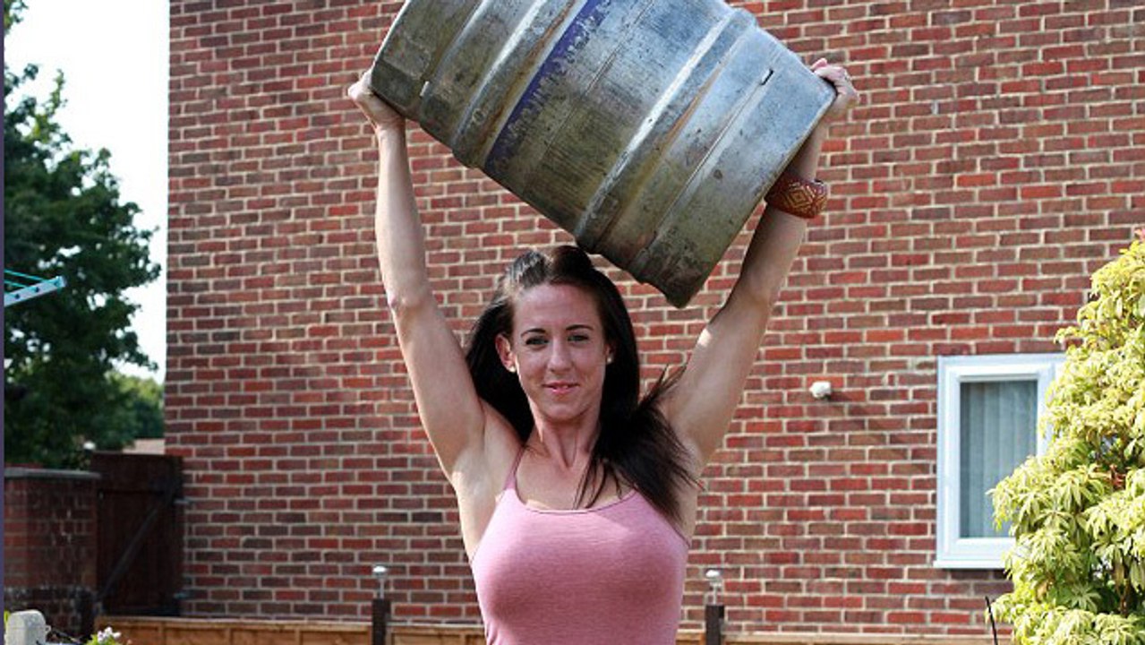 Âgée de 31 ans, elle fait partie des femmes les plus fortes du monde et peut soulever jusqu'à 170 kilos