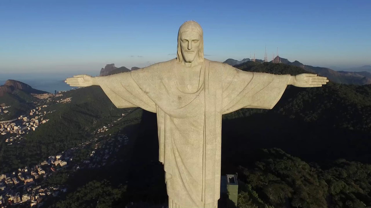 Attacke aus dem Meer: Mysteriöses Tier mit leuchtenden Augen verfolgt hartnäckig ein Fischerboot