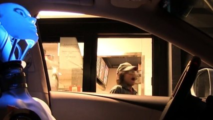 Il piège les employés d'un fast-food avec un robot