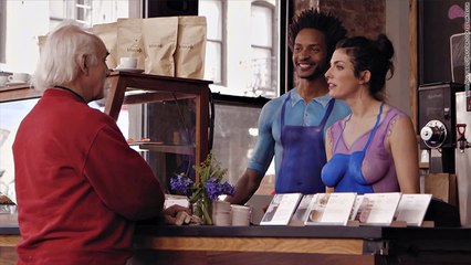 Dans ce café, les clients sont servis par des employés entièrement nus