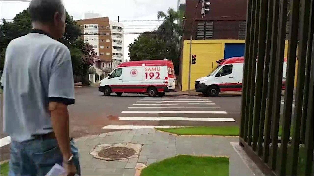 Homem em cima de telhado mobiliza Corpo de Bombeiros, Samu e PM em resgate no Centro
