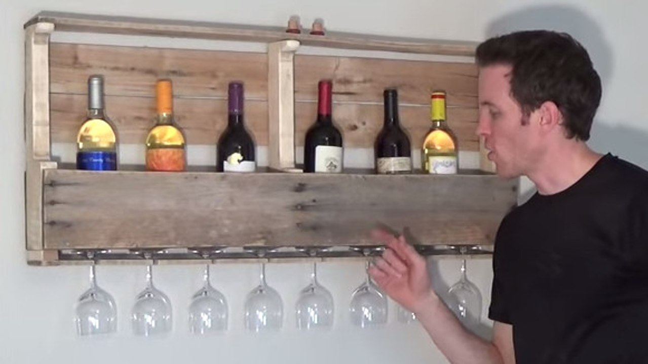 Ce rangement pour le vin a été fait à partir d'un objet totalement gratuit. La transformation est impressionnante