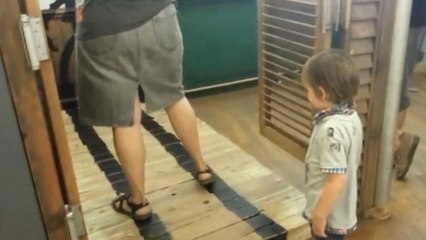 Cet enfant se souviendra longtemps de son passage dans ce musée