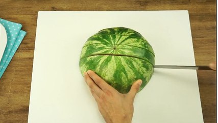 Quelle est la meilleure façon de couper une pastèque ? Celle ci