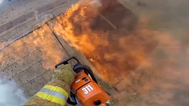 Voici à quoi ressemble le quotidien d'un pompier en pleine intervention