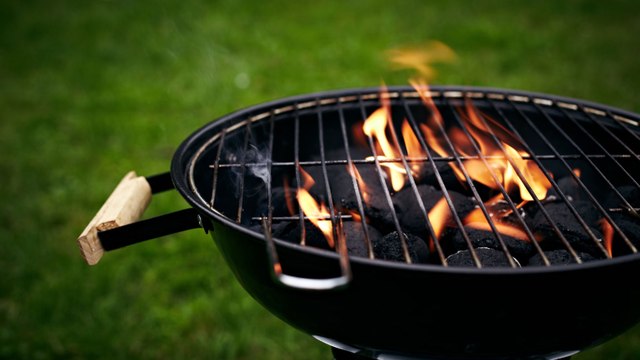 Comment éviter de faire coller ses aliments sur son gril lors d'un barbecue