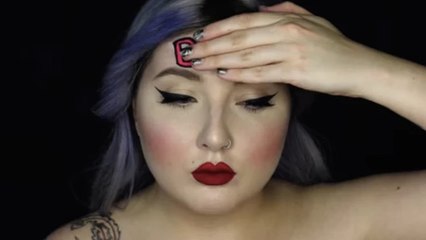 Cette maquilleuse a un message important à faire passer. Et celui ci concerne toutes les femmes