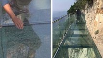 Suspendu à plus de 1000 mètres d'altitude, ce pont de glace se brise sous les pieds d'un touriste