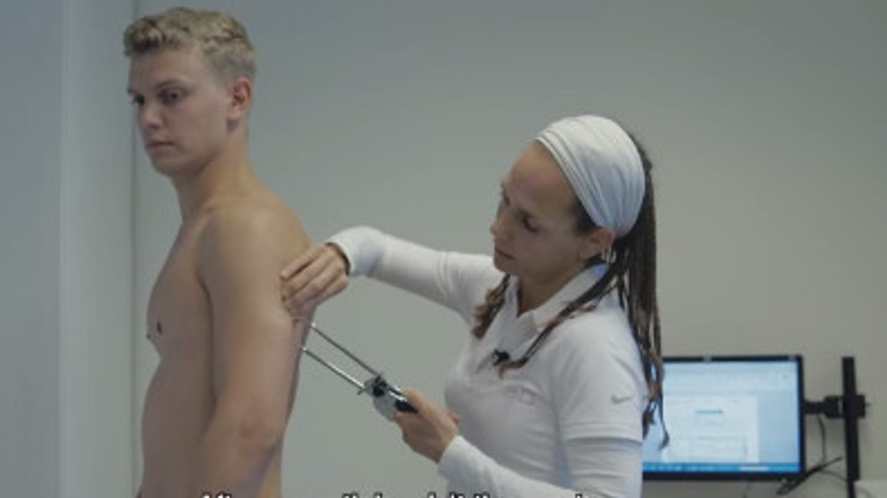 Il arrête les sucres ajoutés et l'alcool pendant un mois, voilà le résultat