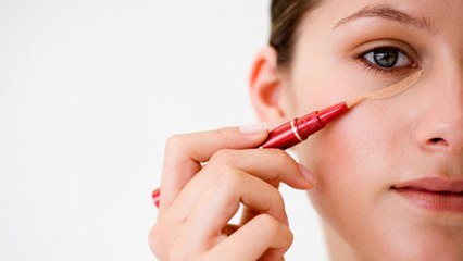 Comment utiliser un anticernes ? Ce tuto va vous donner les bonnes astuces à connaître