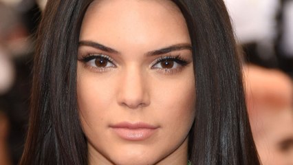 Kendall Jenner : elle se confie sur ses soucis d'acné à l'adolescence