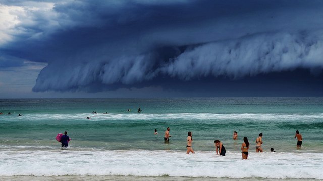Australie : un mur de nuages envahit Sydney