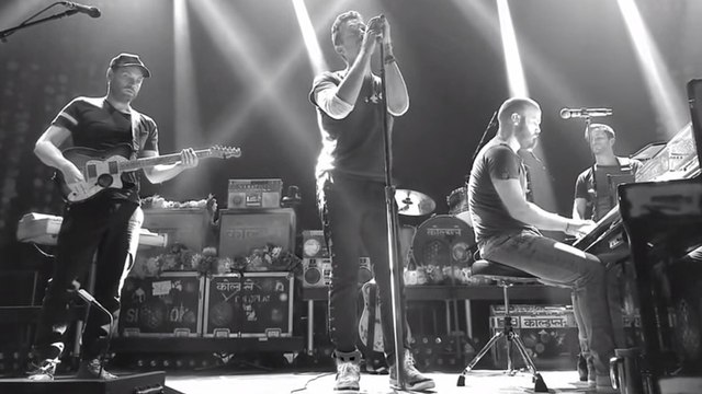 Attentats à Paris : Coldplay chante Imagine de John Lennon en hommage aux victimes