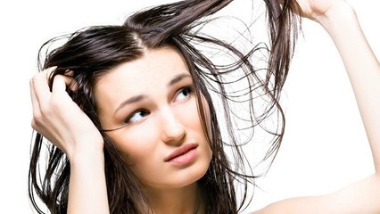 Vous pensez avoir les cheveux gras ? Il s'agit peut-être d'humidité