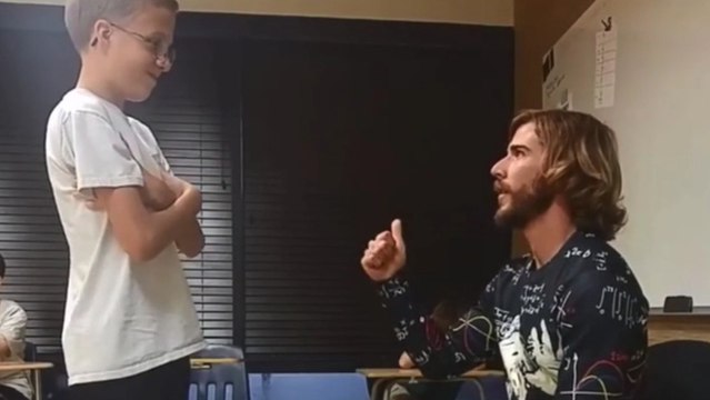 Avant chacun de ses cours, ce professeur a un discours poignant pour chacun de ses élèves