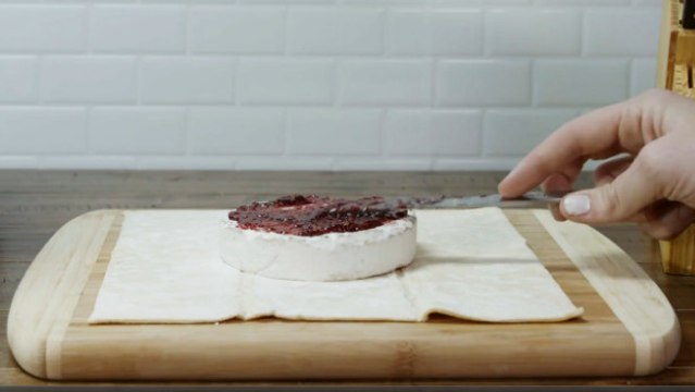 Ce brie rôti se réalise en quelques minutes seulement. Et le résultat est super gourmand