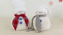 Réalisez un bonhomme de neige avec une simple chaussette. Parfait pour la décoration de Noël