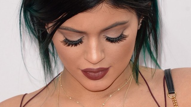 Kylie Jenner se colore les cheveux en vert et change de look