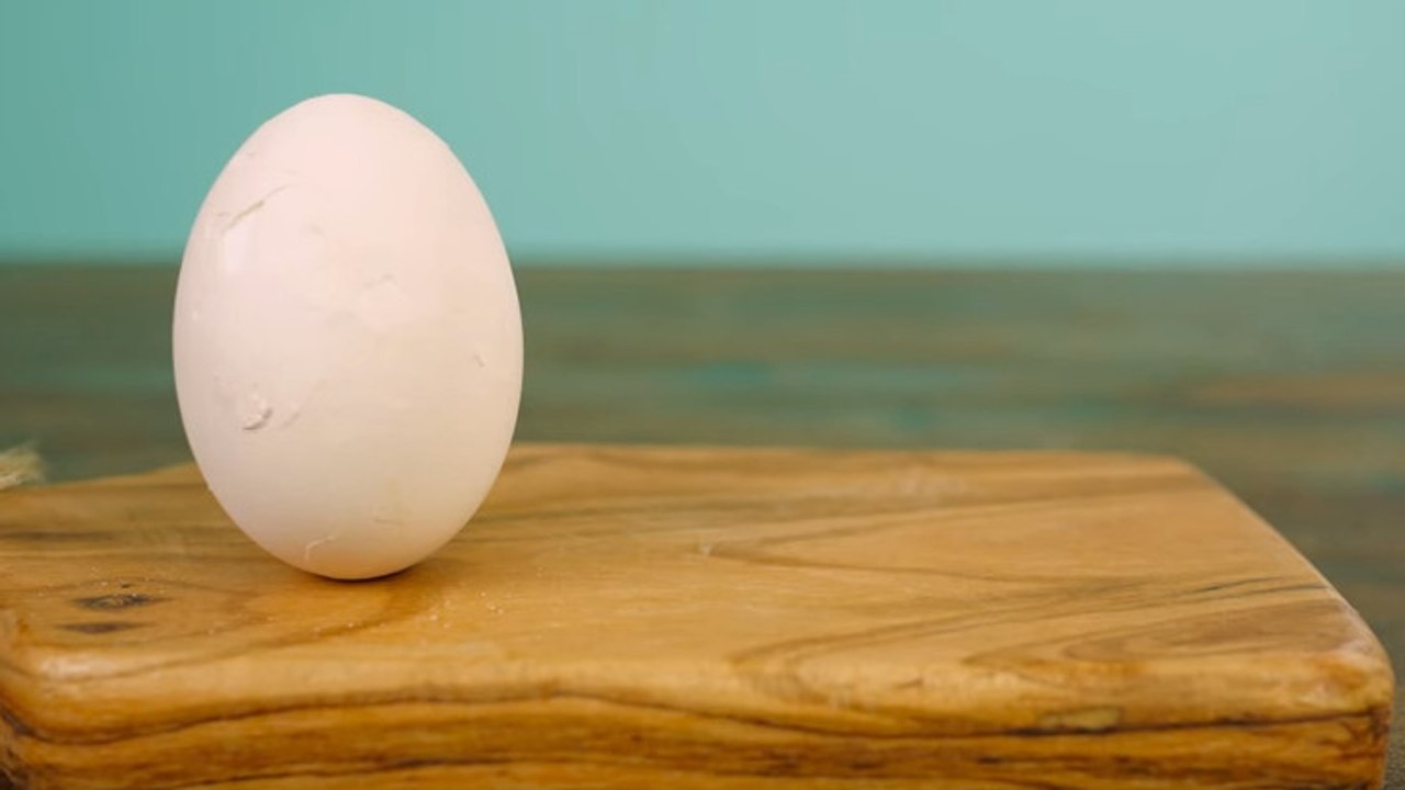 Voilà comment peler un oeuf dur le plus rapidement possible