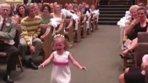 Le top des enfants qui ruinent les cérémonies de mariage ! (VIDÉO)