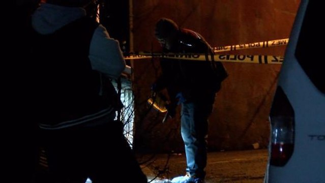 Son dakika haber... SARIYER'DE İKİ GRUP ARASINDAKİ SİLAHLI KAVGADA 14 YAŞINDAKİ DİLAN TEKEL BOYNUNDAN VURULDU