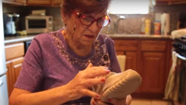 Quand tu offres les chaussures de Kanye West à ta grand mère, ça donne ça ...