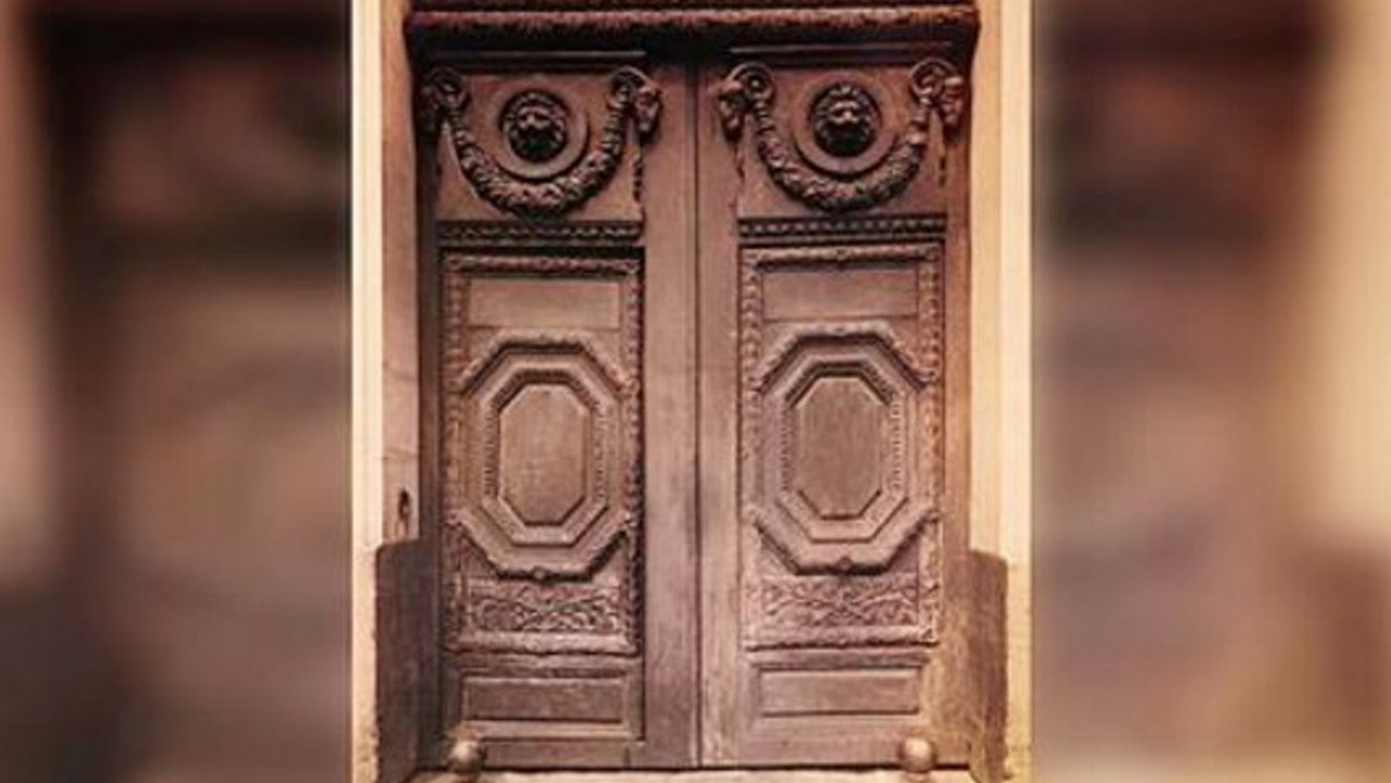 Ils ouvrent la porte d'un appartement abandonné depuis 70 ans. Ce qu'ils y découvrent les a fait halluciner !